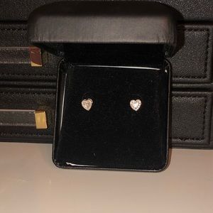 10k white gold Diamond heart earrings